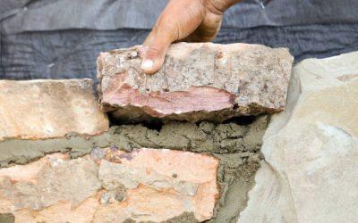 Comment construire un mur en pierre solide et durable ?