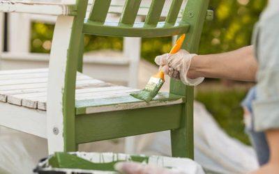 Comment repeindre une chaise en bois facilement et durablement ?